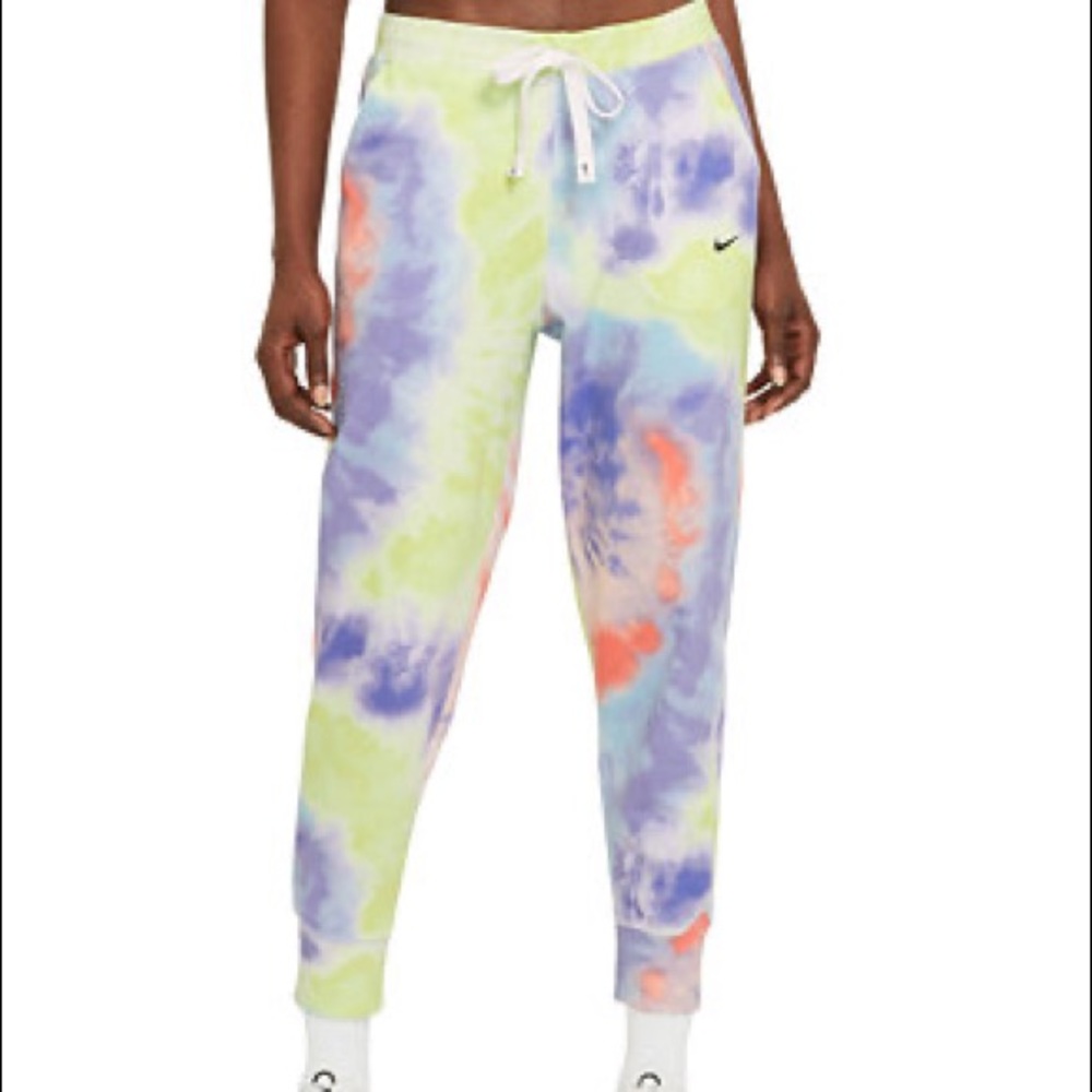 NIKE WOMEN’S TIE-DYE 7/8 TRAINING PANT size M